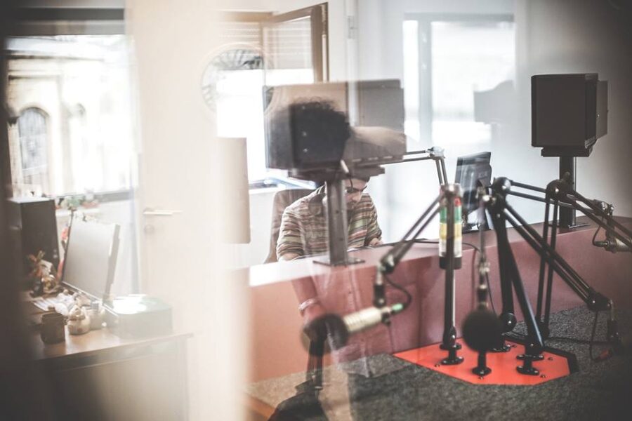 Image Volunteer in radio and communication
